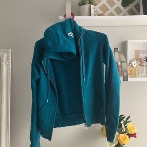 ARITZIA SWEATER in perfect condition